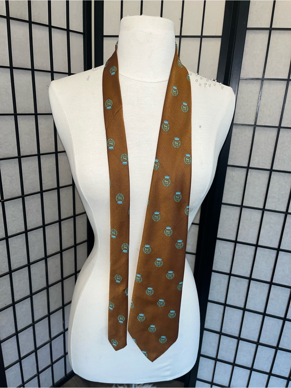 Brown w/turquoise crest Pattern - Unbranded